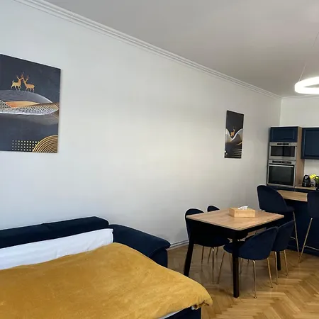 Апартаменти Sboldtown By Holztreppe